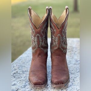 Nocona Women’s Burnished Brown Cowhide Half Moon Toe Size 6B